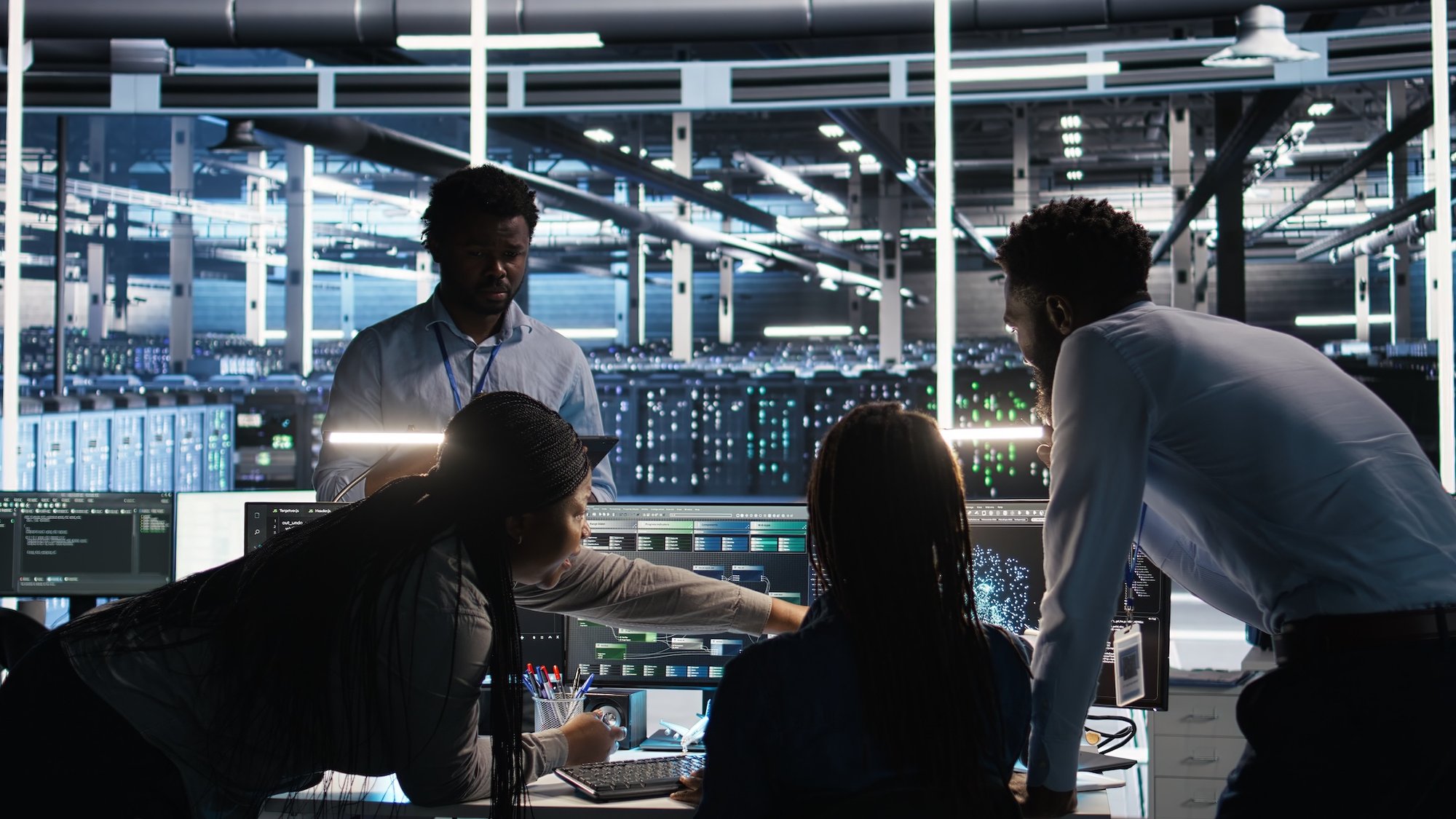 server-hub-engineering-team-working-together-usin-2026-01-11-10-56-39-utc